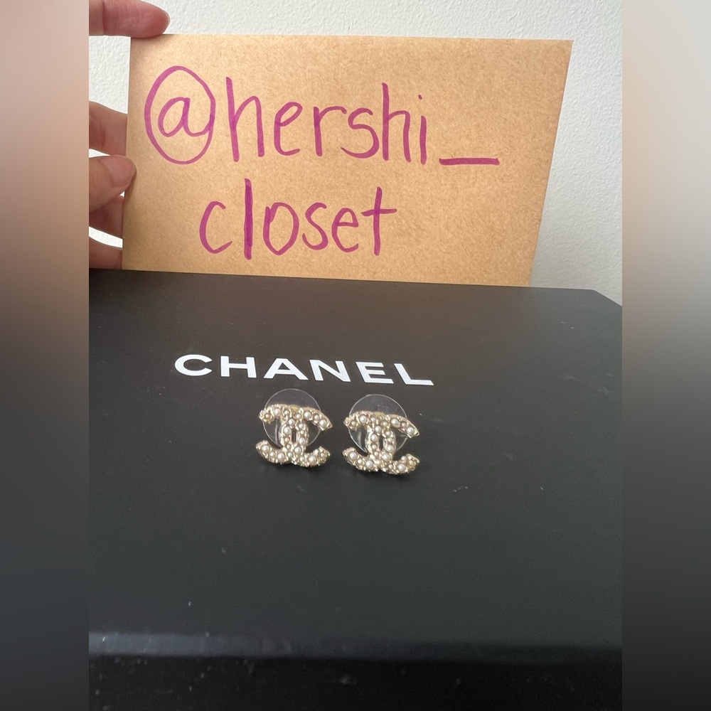Authentic Chanel CC Stud Earrings Champagne Gold Pearls